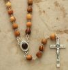 Elegante rosario de madera de olivo, es el regalo ideal para cualquier tipo de ocasión